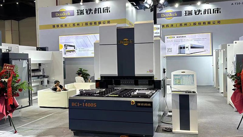 Máy Chấn Có Giác Hút