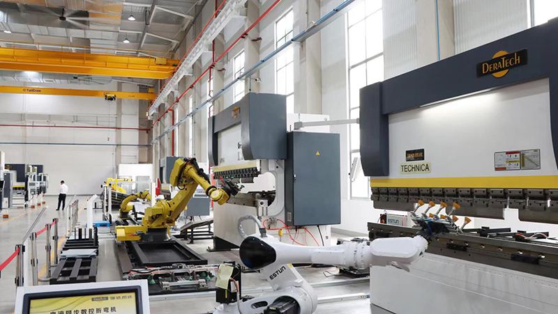 Máy Chấn Gấp Tấm Kết Hợp Robot Cố Định